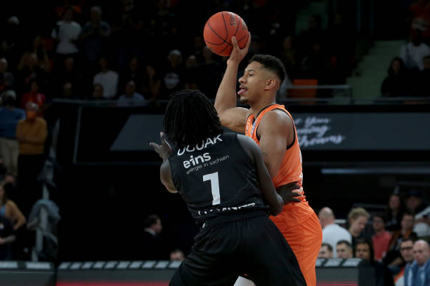 用身体对抗 用身体对抗