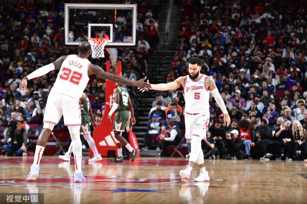 现出惊人的 现出惊人的