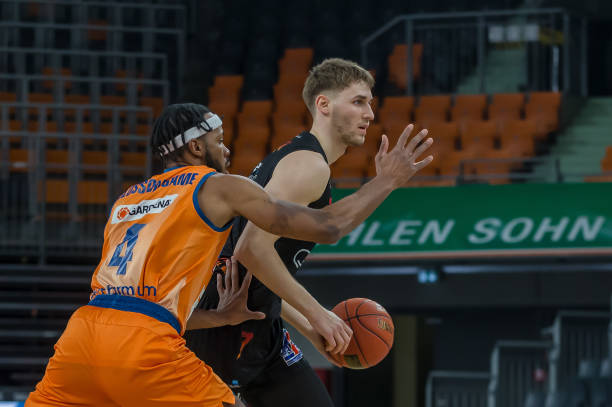 他作为替补 他作为替补