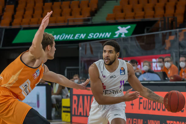 王诗蒙亮相LPL引热议，COS阿狸展游戏热情